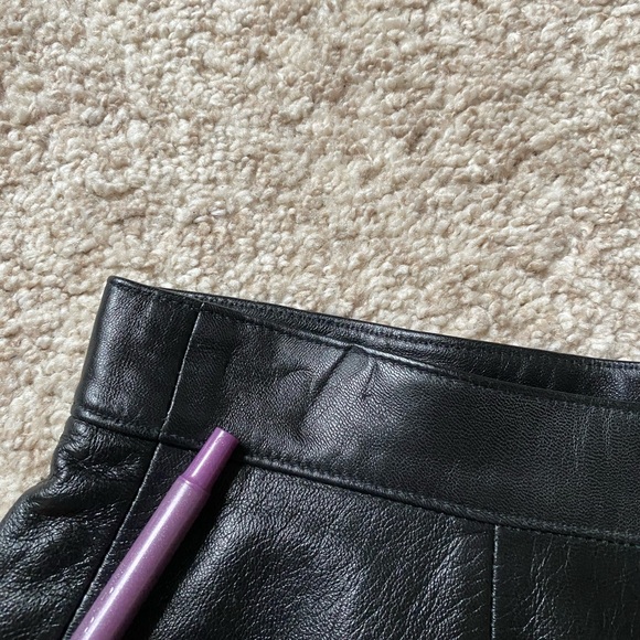 St. John black leather mini skirt • Vintage • Size 6 - Picture 8 of 9